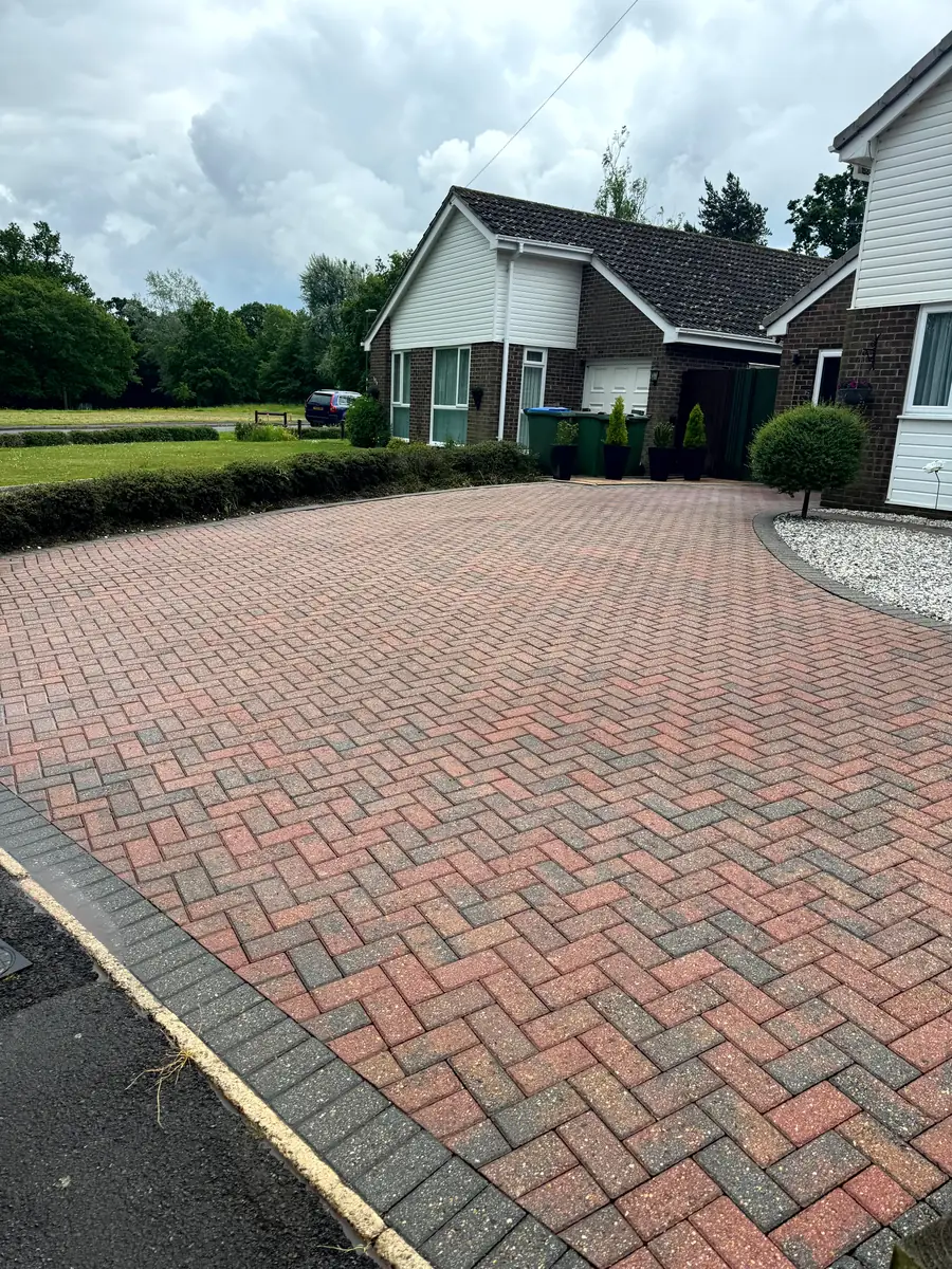 Clean driveway in Horsham, West Sussex after pressure washing