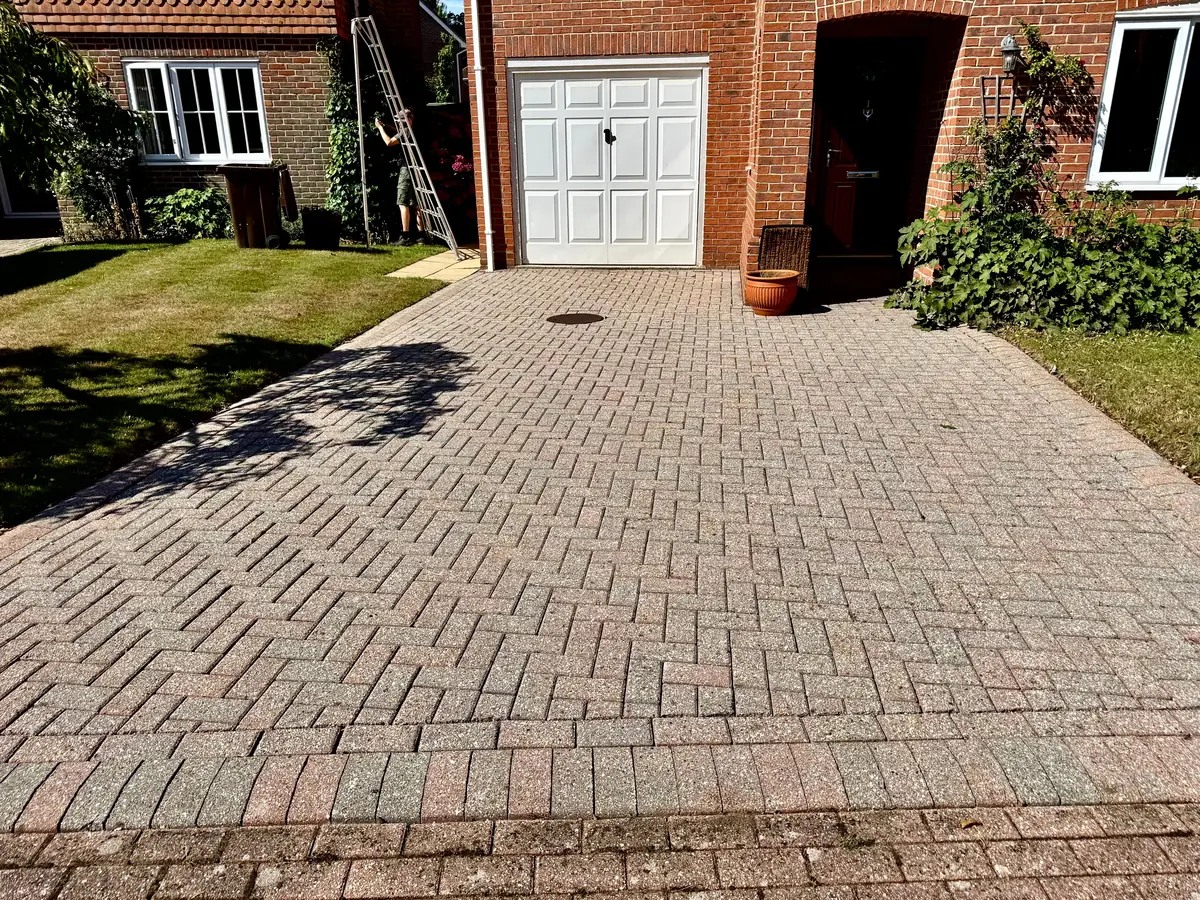 Clean driveway in Petersfield, Hampshire after pressure washing