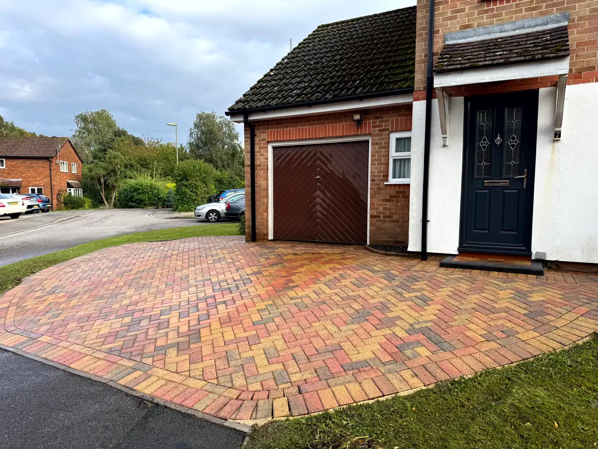 Clean driveway in Southampton, Hampshire after pressure washing
